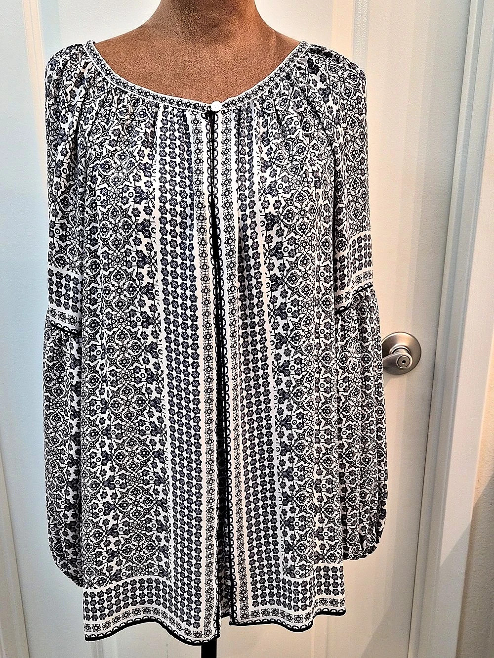MAX STUDIO Women'Small Printed Long Sleeve Blouse Size Small